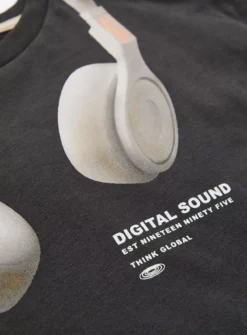 Black Headphones Graphic T-Shirt 10 Years